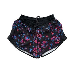 Lululemon Hotty Hot Short in Dandy Digie Multi/Black Women’s Size 6